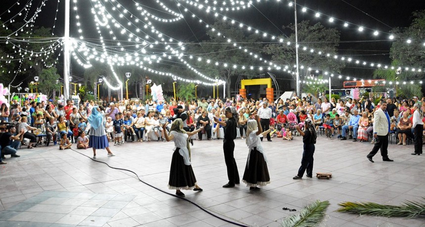 Cientos de bande&ntilde;os disfrutaron del cierre del "Mes de la Navidad" con danza y mucha alegr&iacute;a