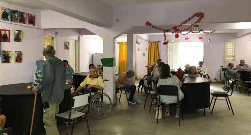 La Oficina del Adulto Mayor de la Municipalidad entreg&oacute; regalos a los abuelos de la Residencia &ldquo;Mama Antula&rdquo;  