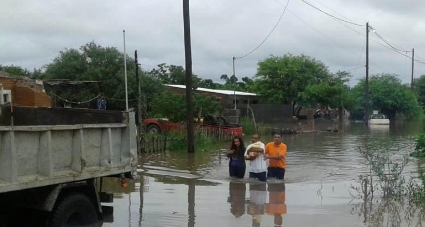 Intenso trabajo del Comit&eacute; de Emergencia para asistir a los vecinos damnificados por las lluvias 