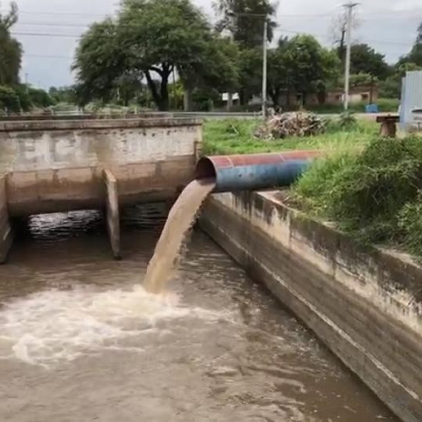 Secretaria de Obras Publicas de la Ciudad de La Banda contin&uacute;a trabajando tras el temporal que azot&oacute; a toda la provincia 