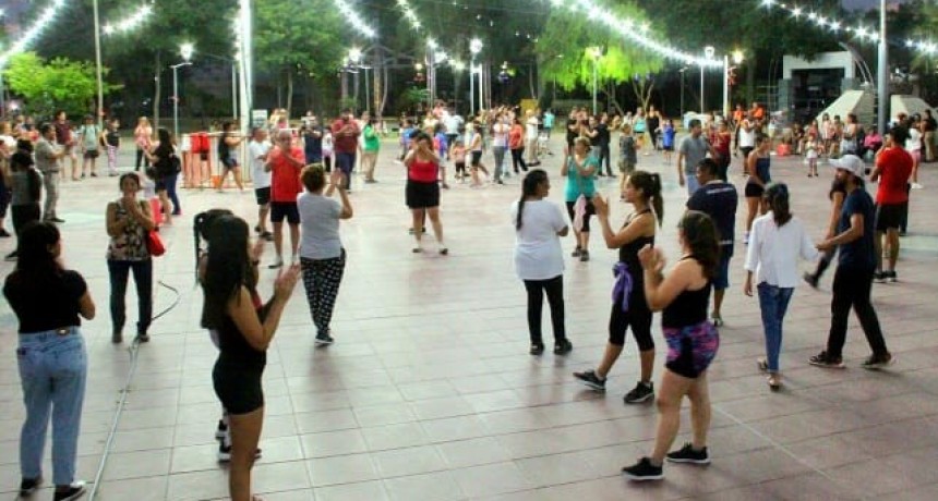 Con &eacute;xito comenz&oacute; a desarrollarse el Taller de Danzas Folcl&oacute;ricas Argentinas en la plaza Belgrano 