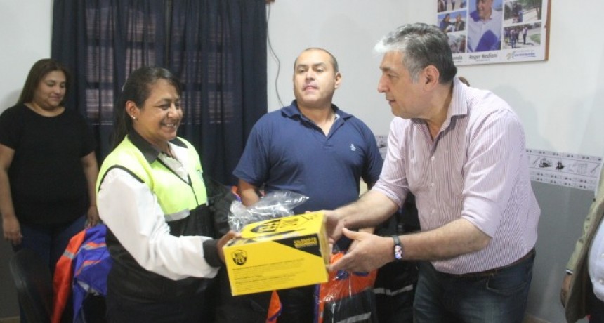 Nediani entreg&oacute; 800 conjuntos de indumentaria al personal de Tr&aacute;nsito y Transporte 
