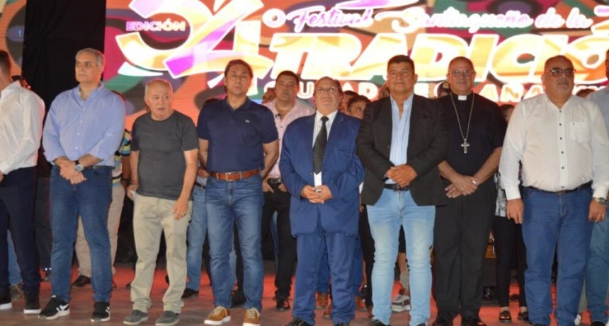 Silva Neder encabez&oacute; la apertura de la 54&deg; edici&oacute;n del Festival Santiague&ntilde;o de la Tradici&oacute;n de A&ntilde;atuya