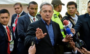 &Aacute;lvaro Uribe: "No podemos aceptar que el Gobierno convierta al terrorismo en su socio"