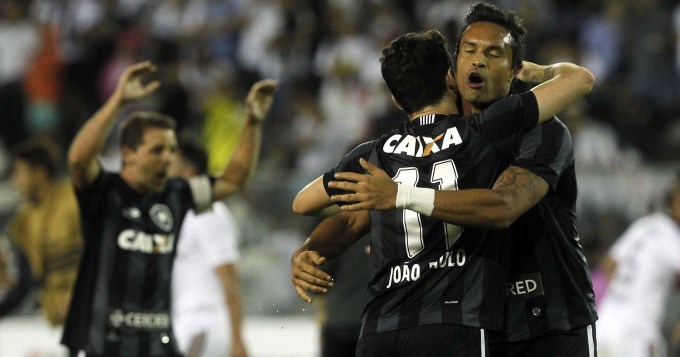 Botafogo y Paranaense avanzan en la Copa Libertadores