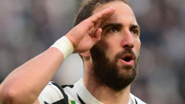 Higua&iacute;n meti&oacute; tres en la goleada de Juventus