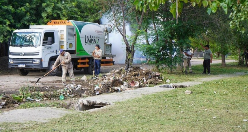 El municipio despleg&oacute; un operativo de fumigaci&oacute;n, desmalezamiento y erradicaci&oacute;n de basurales en el barrio Los Lagos