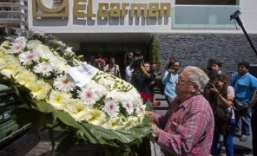 Enterraron al famoso luchador mexicano que muri&oacute; en el ring