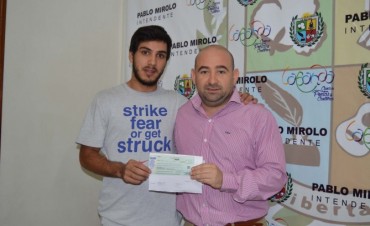 El municipio entreg&oacute; una ayuda econ&oacute;mica a un atleta bande&ntilde;o