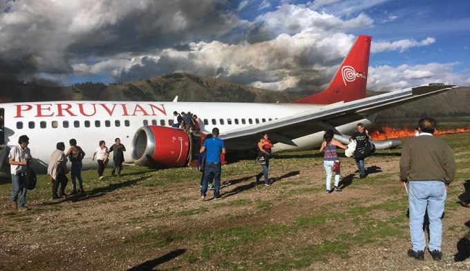 Dantesco: avi&oacute;n en llamas con 148 pasajeros a bordo