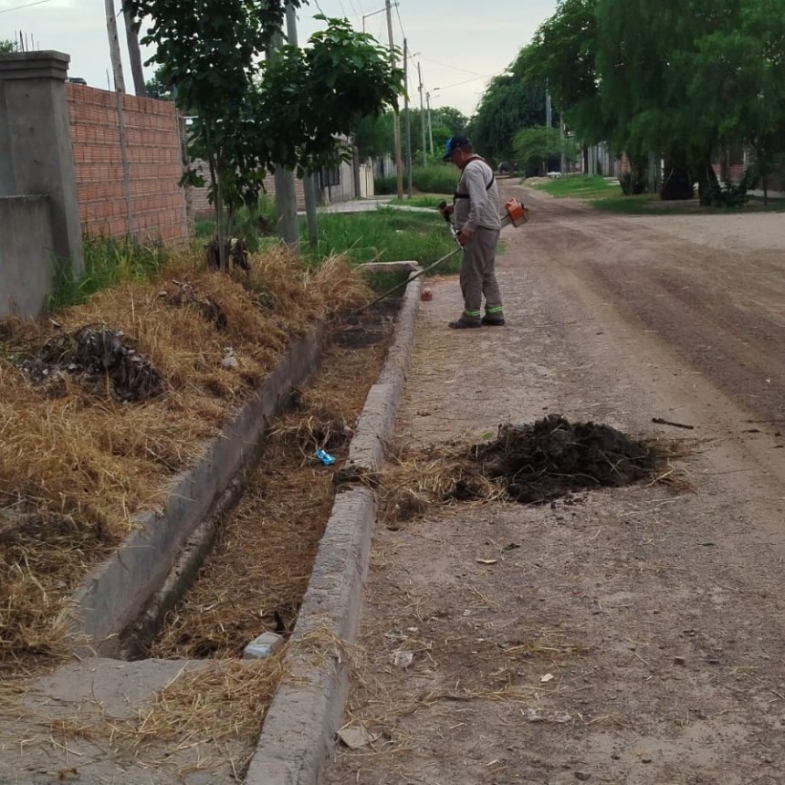  La Municipalidad de La Banda realiz&oacute; limpieza del sistema de canaletas pluviales del barrio Tabla Redonda 