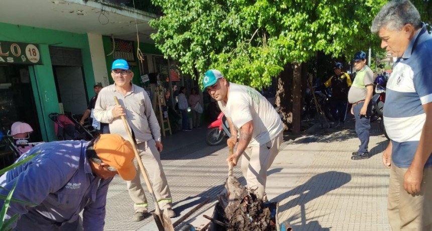 La Municipalidad de La Banda realiza limpieza del sistema de canaletas pluviales 