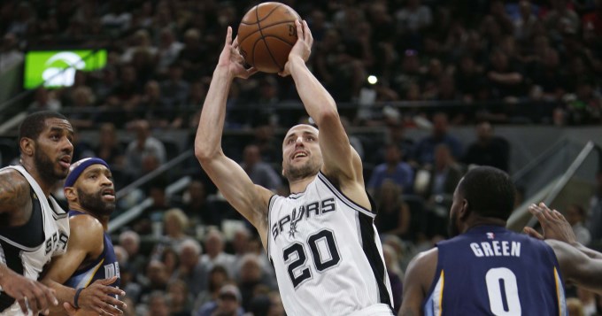 Gin&oacute;bili volvi&oacute; al gol y los Spurs al triunfo en la NBA 