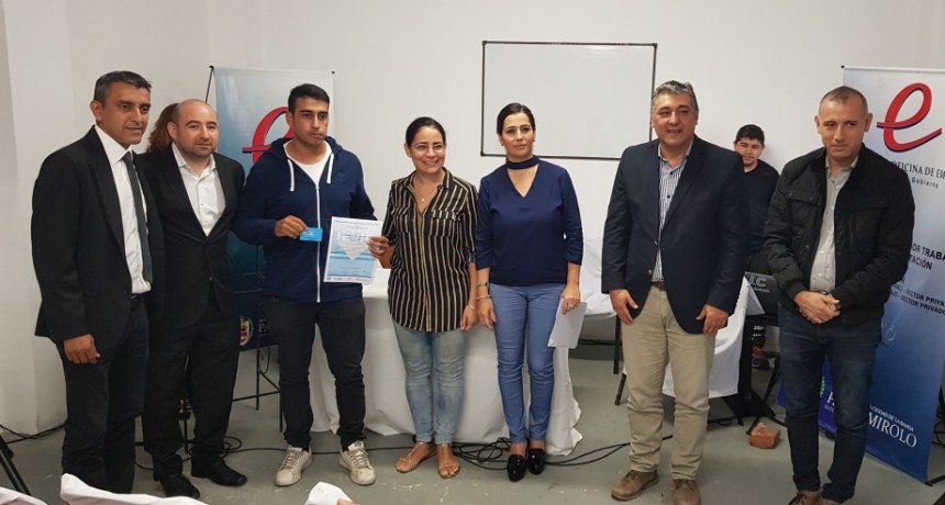  El intendente Pablo Mirolo entreg&oacute; certificados de los cursos de formaci&oacute;n profesional   