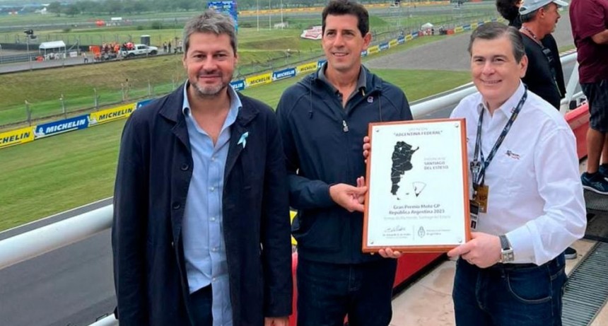 Gerardo Zamora recibi&oacute; la distinci&oacute;n "Argentina Federal"