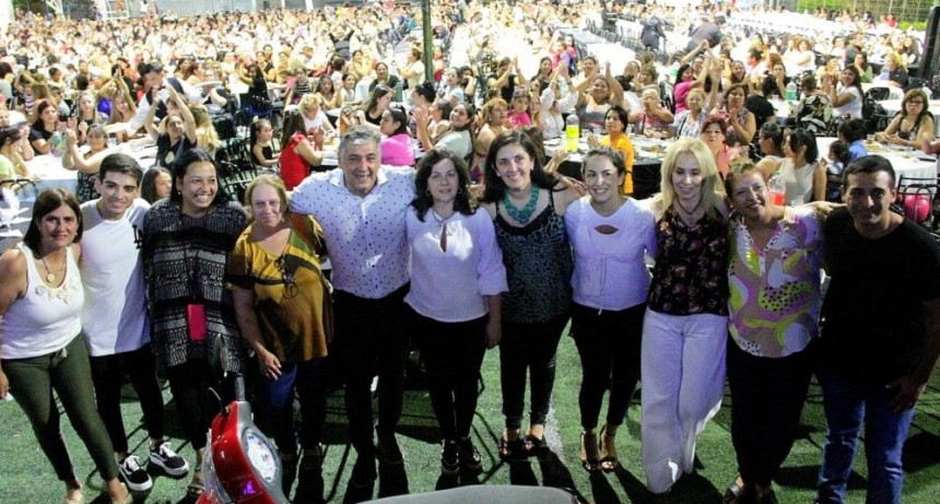 ACTIVIDAD RECREATIVA PARA MUJERES MUNICIPALES EN SU D&Iacute;A