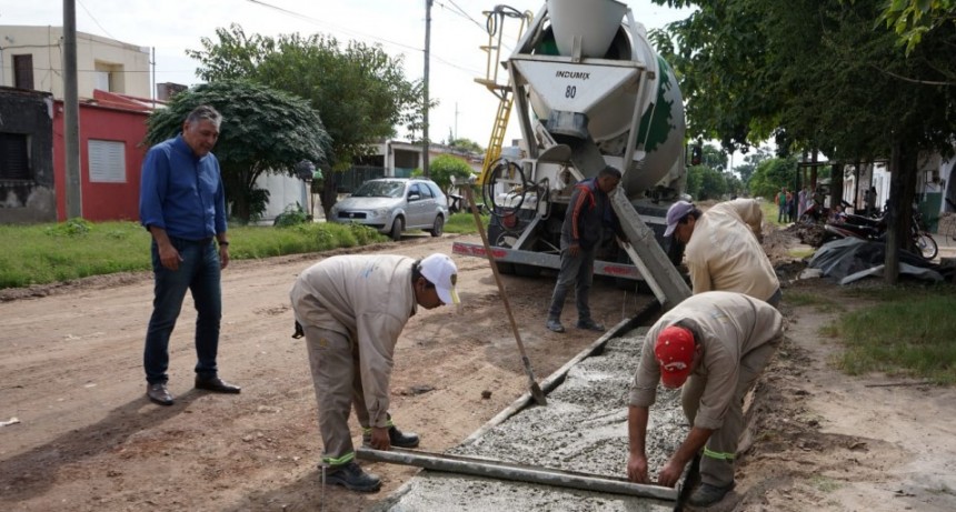 Nediani visit&oacute; el inicio de obra de cord&oacute;n cuneta en el barrio Lourdes