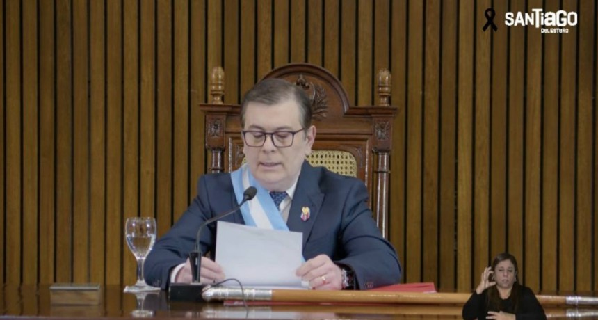 Gerardo Zamora inaugur&oacute; el acto por el D&iacute;a de la Autonom&iacute;a Provincial