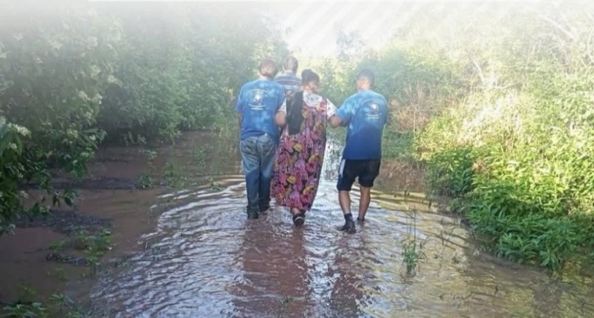El Gobierno contin&uacute;a con el operativo de asistencia a las familias afectadas por la crecida del r&iacute;o Salado