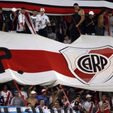 Muri&oacute; ex jefe de la barra de River tras ser apu&ntilde;alado por su hijo