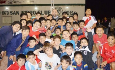 El intendente Pablo Mirolo habilit&oacute; un merendero en el Club San Isidro   