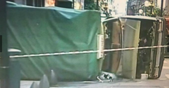 Cami&oacute;n colision&oacute; con auto y falleci&oacute; repartidor de diarios