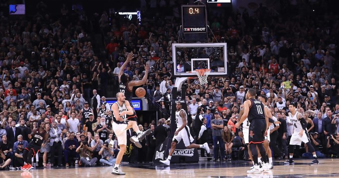 Decisiva participaci&oacute;n de Gin&oacute;bili para el tercer triunfo de   Spurs sobre Rockets