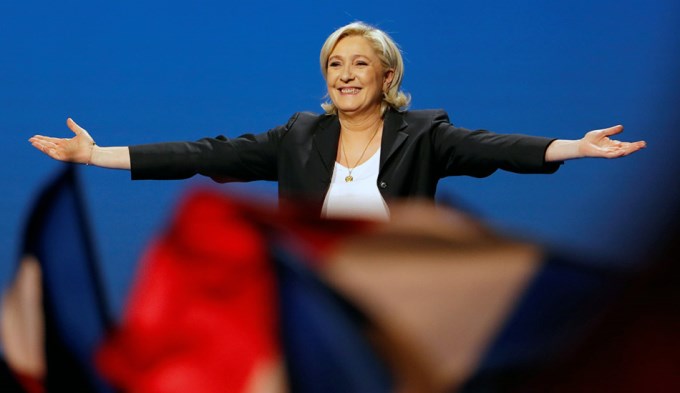 Esc&aacute;ndalo en Francia por "plagio" de Le Pen a Fillon