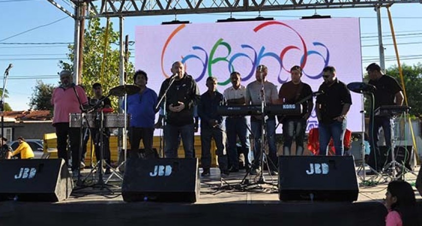  El municipio celebr&oacute; con un colorido espect&aacute;culo el 30&ordm; aniversario del barrio Primero de Mayo   