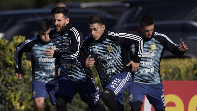 Argentina se prepara para el Mundial y los chicos quieren "L&iacute;o"