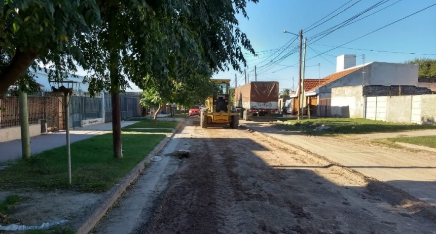 Obras P&uacute;blicas municipal ejecut&oacute; bacheo, perfilado, nivelaci&oacute;n y mantenimiento de desag&uuml;es
