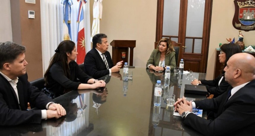INSTITUCIONES TRABAJAN JUNTAS EN LA RECONVERSI&Oacute;N EL&Eacute;CTRICA DE LOS COLECTIVOS