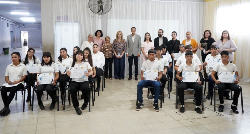 Estudiantes del secundario municipal prometieron lealtad a la Constituci&oacute;n Nacional