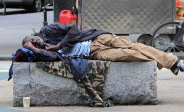 Ins&oacute;lito: multas de hasta 1.300 euros para homeless en Londres por mendigar o dormir en la calle