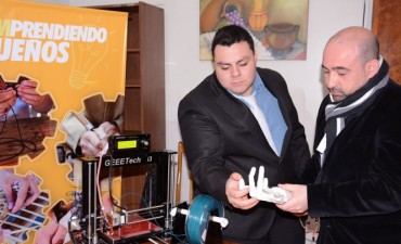 Joven innovador recibi&oacute; ayuda del intendente Mirolo para la fabricaci&oacute;n de pr&oacute;tesis gratuitas para discapacitados