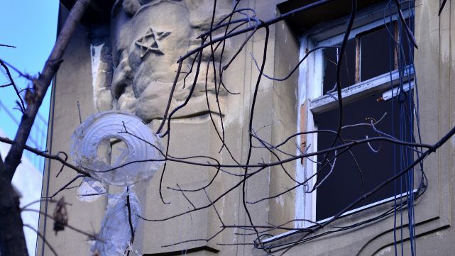 Fuga de gas hizo estallar un piso en Balvanera: cuatro heridos, uno grave