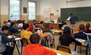 Profesora ten&iacute;a sexo con alumno y le dec&iacute;a que era su novia: acab&oacute; detenida