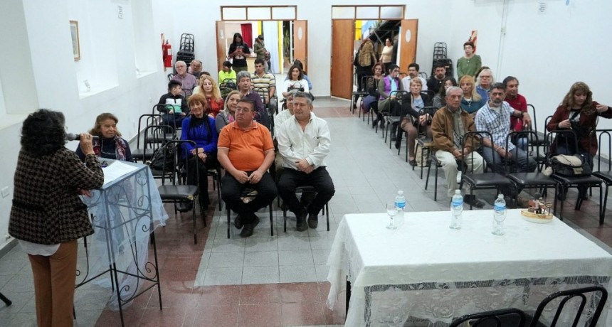 La delegaci&oacute;n bande&ntilde;a de SADE desarroll&oacute; con &eacute;xito un Recital Po&eacute;tico