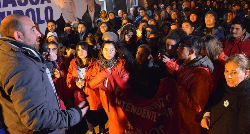 Los candidatos del Frente Renovador recibieron un masivo respaldo en el barrio Agua y Energ&iacute;a