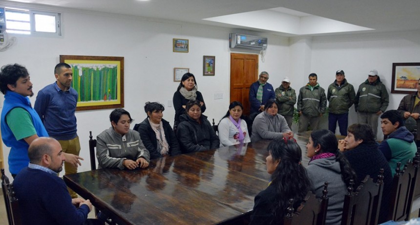 El municipio entreg&oacute; herramientas a trabajadores de brigadas de limpieza