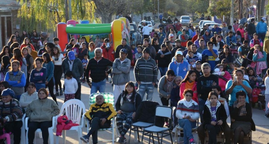 Cientos de vecinos disfrutaron en el barrio Tabla Redonda de un nuevo Patio Cultural