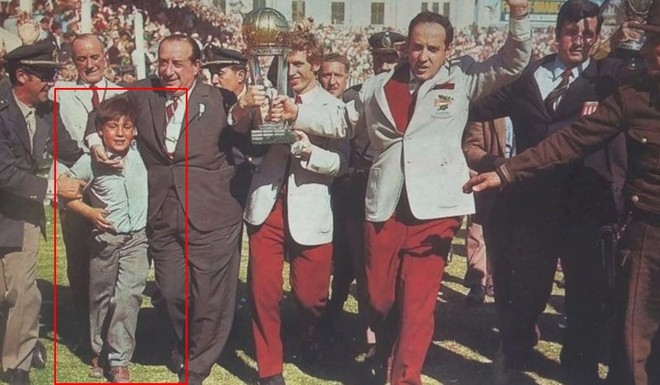 Estudiantes busca al nene de esta foto