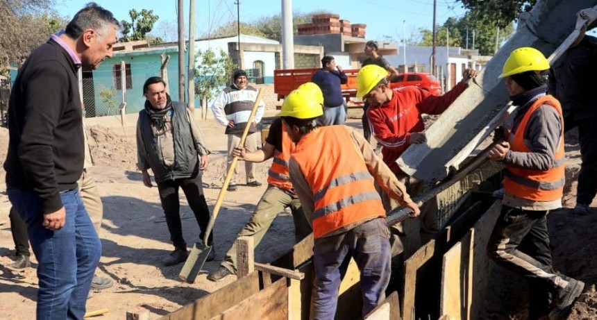 El intendente Roger Nediani visit&oacute; la segunda etapa del desag&uuml;e de la calle Quintana 