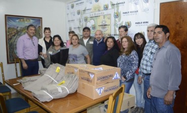 Entregan indumentaria al personal de Mayordom&iacute;a de la comuna   