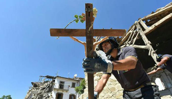Recuperan otro cuerpo y ya son 293 los muertos en Italia