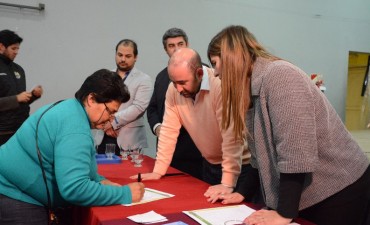 Mirolo se comprometi&oacute; con m&aacute;s de 50 familias a iniciar tr&aacute;mites de escrituras de terrenos  