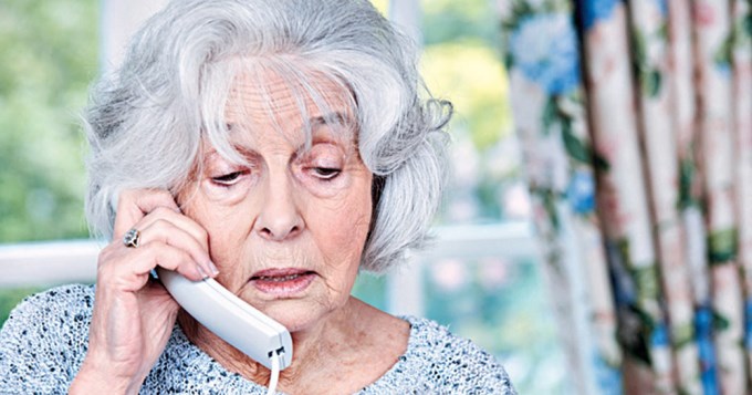 Previenen a los abuelos de las estafas telef&oacute;nicas