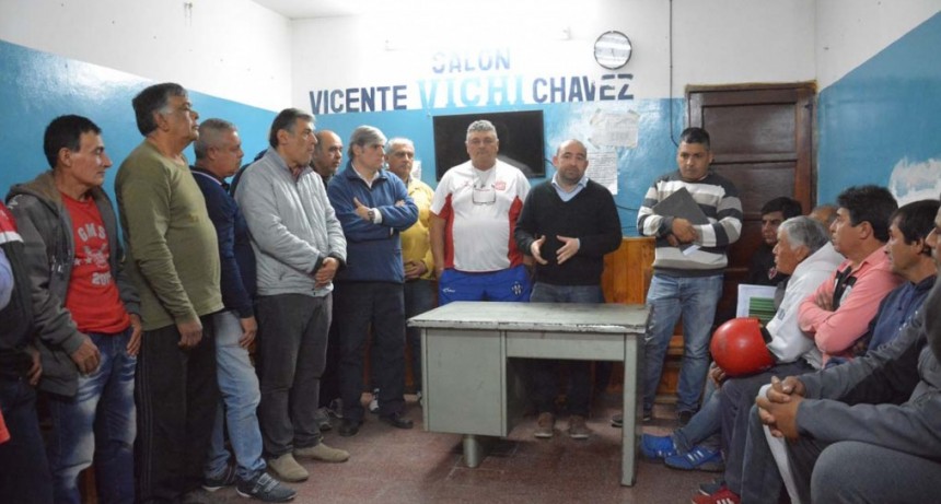 El municipio y la Liga Bande&ntilde;a de Ex Futbolistas planifican acciones para promover el deporte  