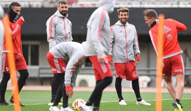 &iquest;Juega un tapado, Mu&ntilde;e?