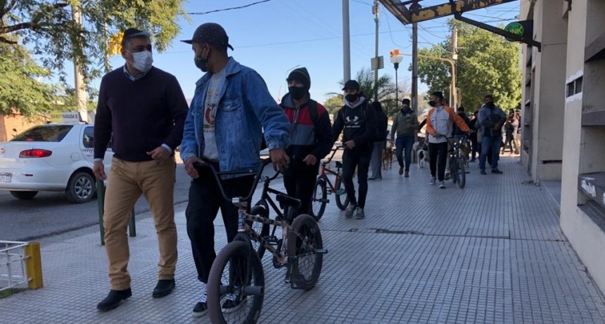 AFICIONADOS DEL BMX Y DEL SKATE FUERON RECIBIDOS EN EL MUNICIPIO